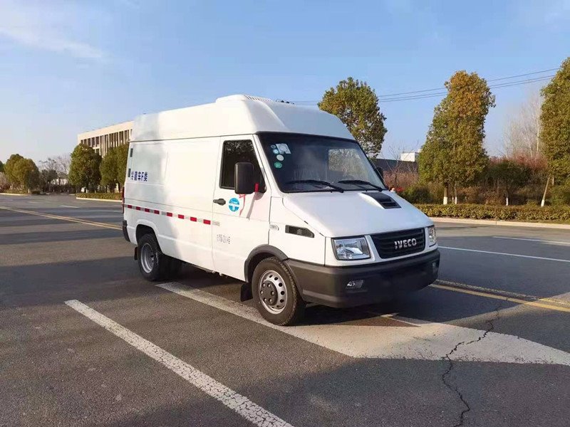 依維柯廂式冷藏車-藥品疫苗運(yùn)輸車