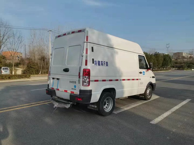 依維柯廂式冷藏車-藥品疫苗運(yùn)輸車