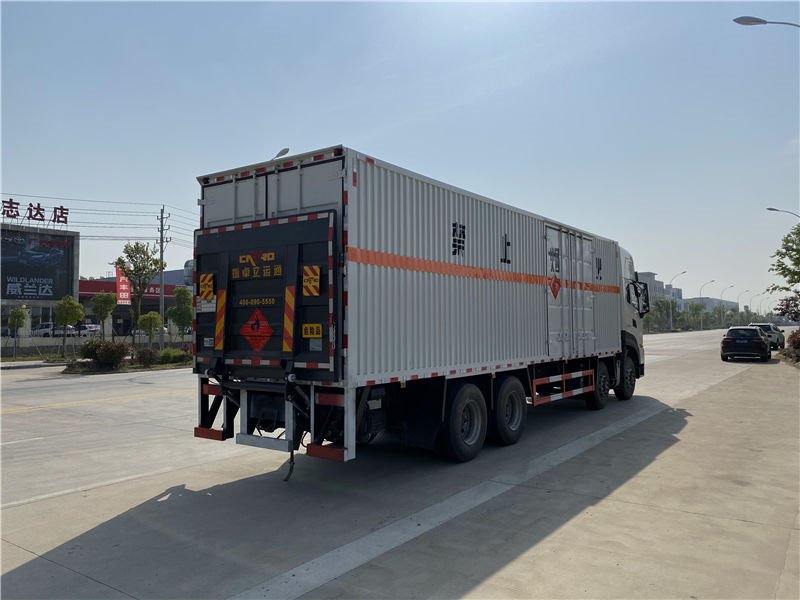 國(guó)六東風(fēng)天龍KL前四后八9.4米易燃?xì)怏w廂式運(yùn)輸車