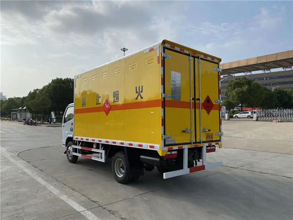 國六新款東風(fēng)多利卡4.2米D6易燃?xì)怏w廂式運(yùn)輸車