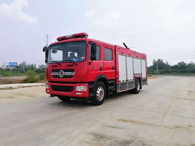 東風多利卡D9泡沫消防車