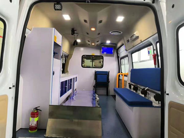 國六江鈴福特v348長軸中頂運(yùn)輸型救護(hù)車