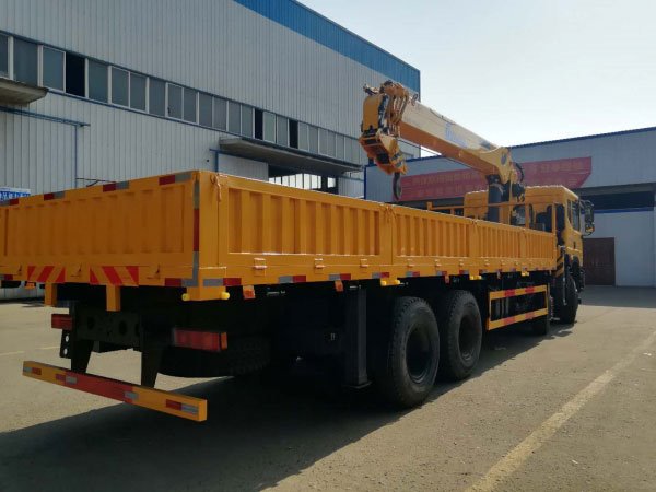 國六東風(fēng)T5前四后八6-20噸隨車吊