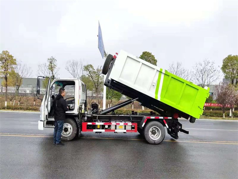 帶你分分鐘了解勾臂可卸式環(huán)衛(wèi)垃圾車