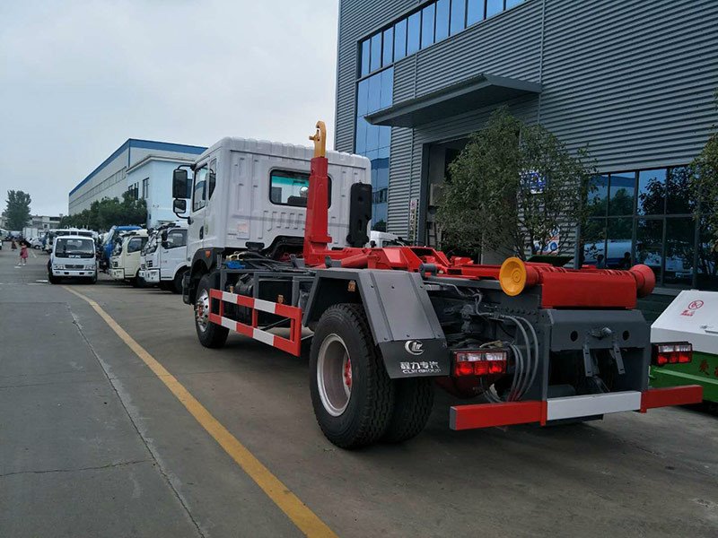 環(huán)衛(wèi)垃圾車勾臂式與擺臂式有什么不同