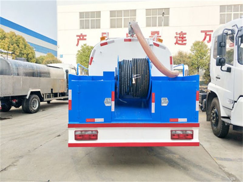 吸糞車(chē)自動(dòng)流出口的挑選方式