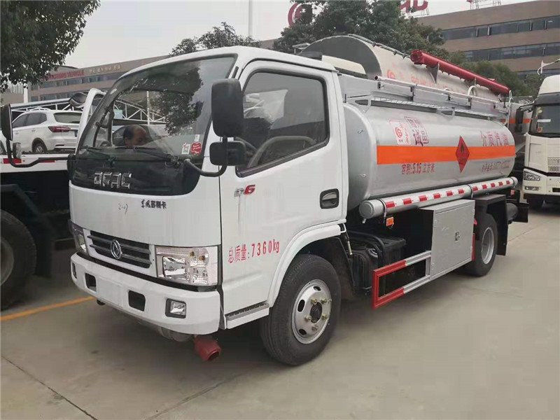 東風多利卡藍牌油罐車C1可駕駛