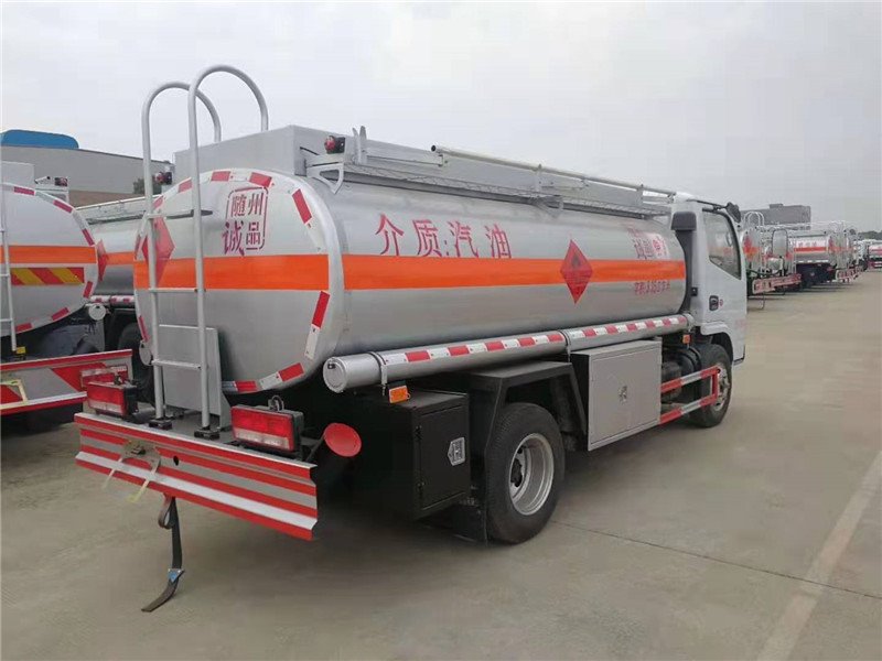 東風多利卡藍牌油罐車C1可駕駛