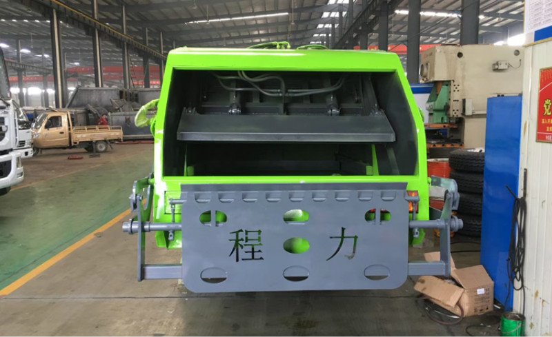 壓縮式環(huán)衛(wèi)垃圾車每日作業(yè)后常規(guī)檢查工作