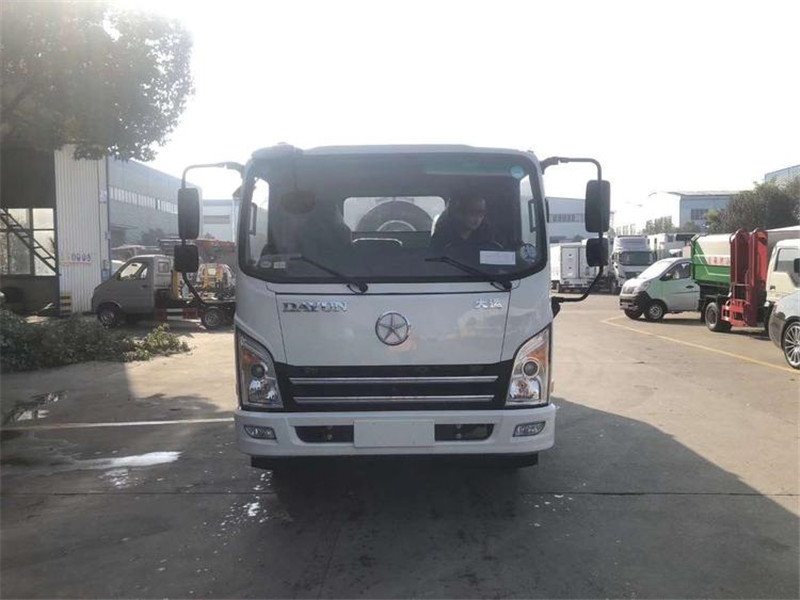 大運(yùn)勾臂垃圾車配備及圖片