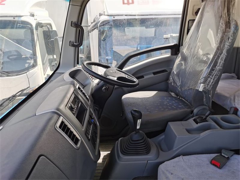 可出口的重汽豪沃冷藏運輸車