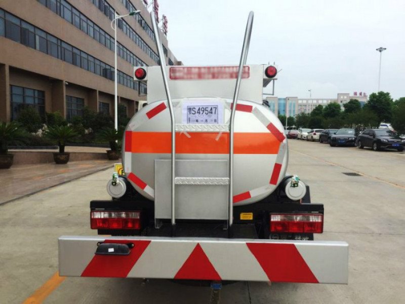加油車發(fā)生爆炸的原因