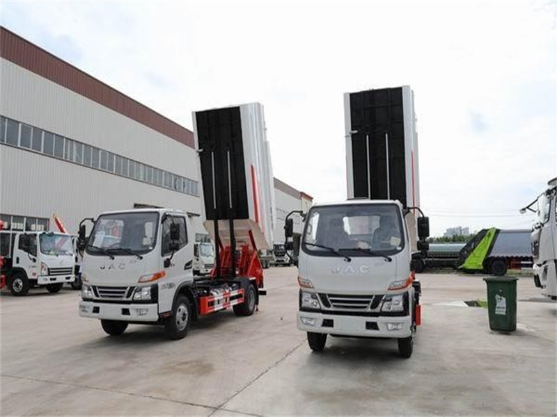 國六江淮無泄漏自裝卸式垃圾車發(fā)車中