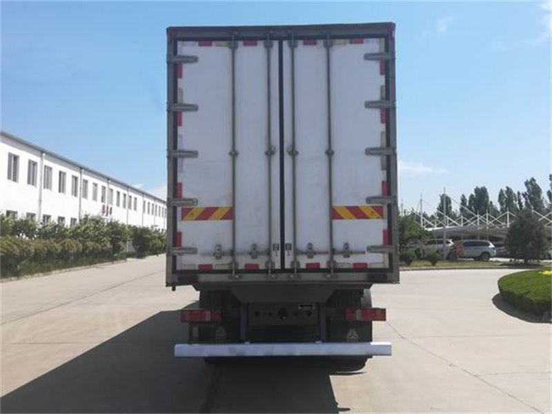 國(guó)六重汽汕德卡冷藏車深受萬(wàn)千寵愛