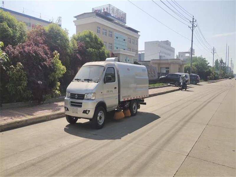 國(guó)六掃路車東風(fēng)小霸王廠家報(bào)價(jià)