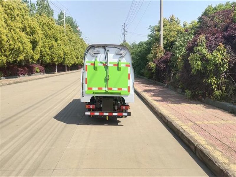 國(guó)六掃路車東風(fēng)小霸王廠家報(bào)價(jià)