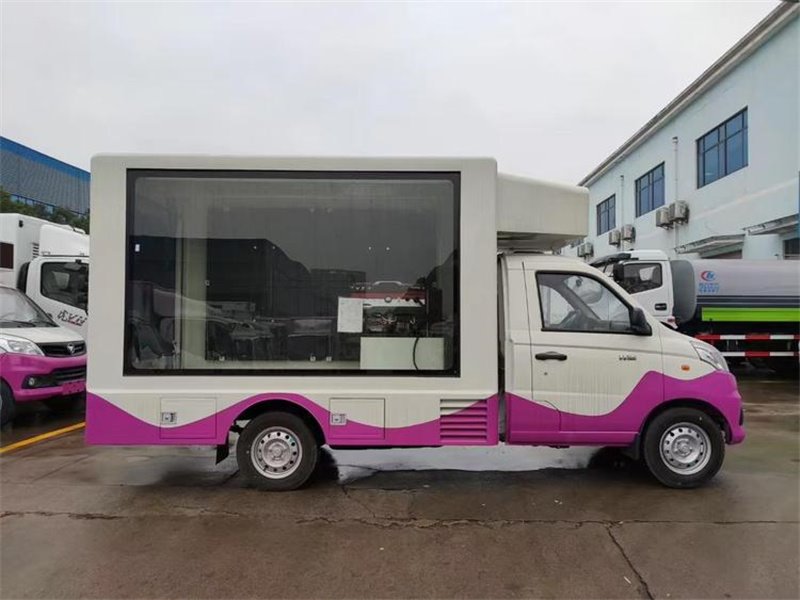 祥菱V1廣告宣傳車開啟炸街模式