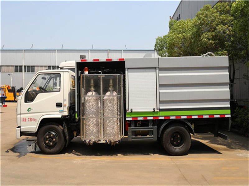 護(hù)欄清洗車使用操作說明