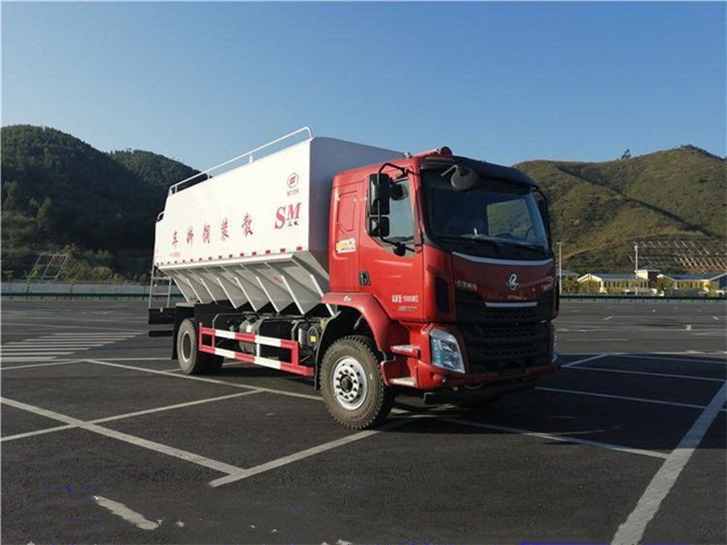 單橋東風柳汽國六散裝飼料車顏值高