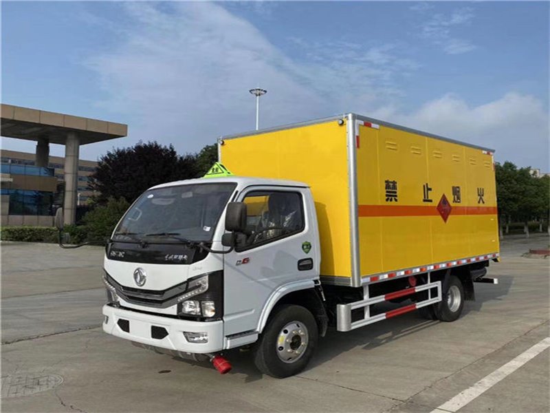 國(guó)六新款多利卡D6易燃?xì)怏w廂式運(yùn)輸車(chē)價(jià)格