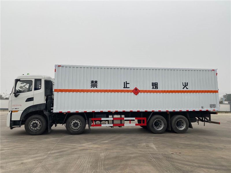 9.4米東風(fēng)天龍易燃?xì)怏w廂式運(yùn)送車值得選購(gòu)
