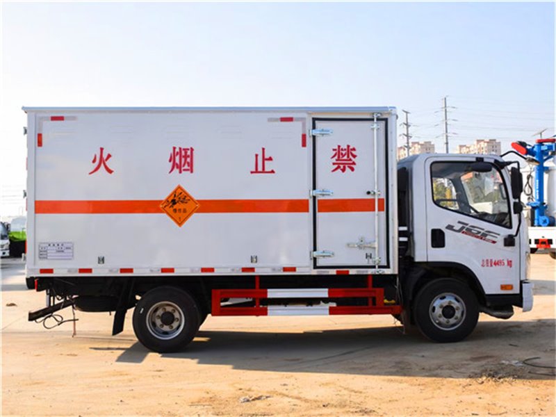 國六藍(lán)牌4.2米解放J6F易燃?xì)怏w廂式運(yùn)送車怎么樣