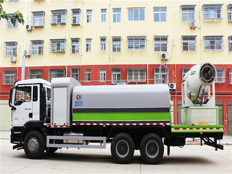 環(huán)衛(wèi)小幫手國六重汽汕德卡多功能抑塵車