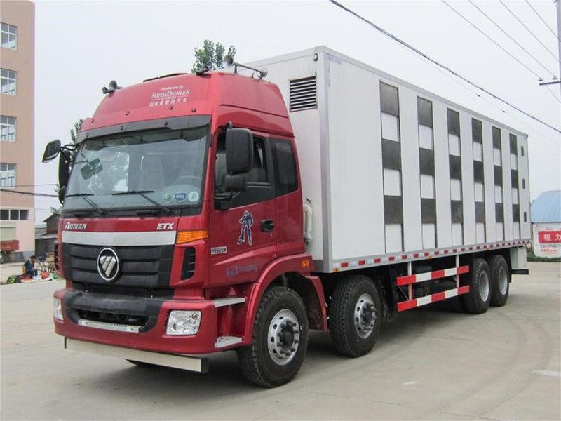 實力硬核的福田歐曼前四后八畜禽運輸車