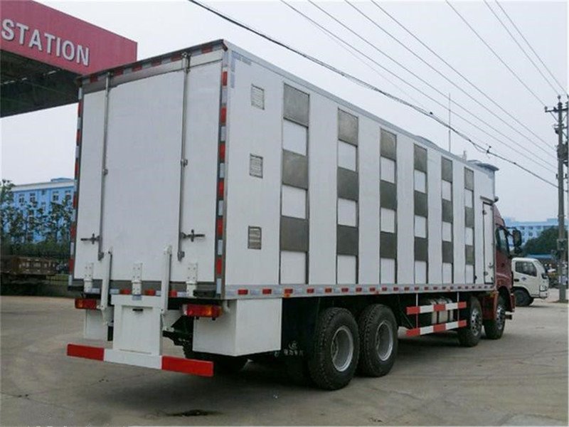 實力硬核的福田歐曼前四后八畜禽運輸車