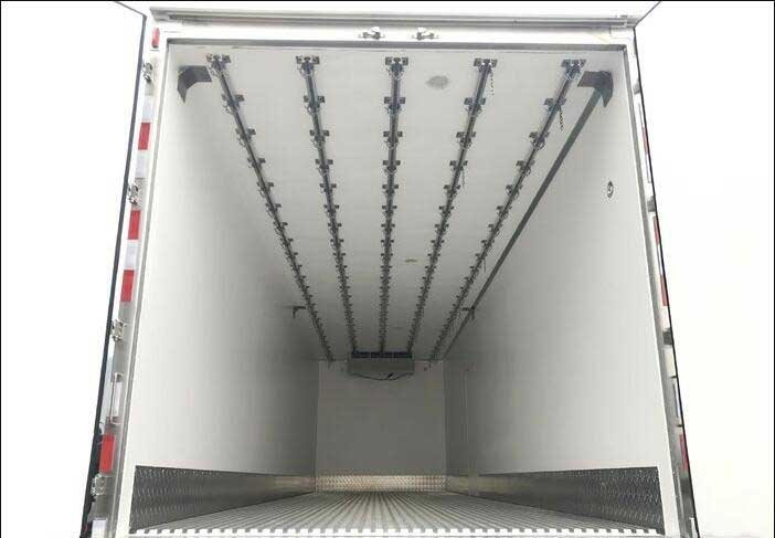 重汽豪瀚6.8米冷藏車