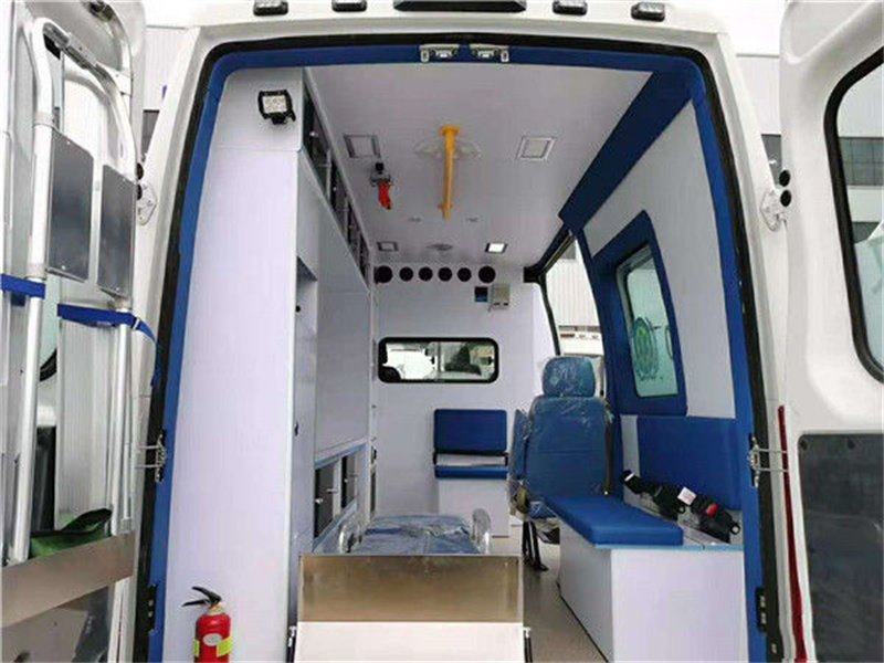 依維柯國六120急救車轉(zhuǎn)運(yùn)型救護(hù)車性價(jià)比高