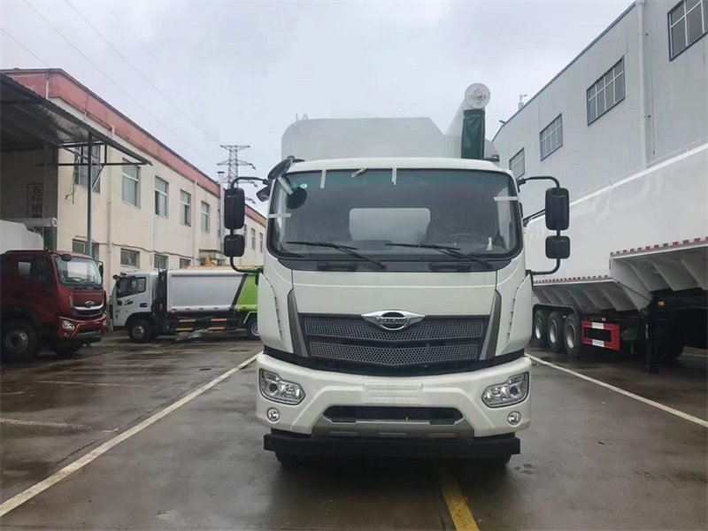 福田國六小三軸散裝飼料車廠家報(bào)價(jià)