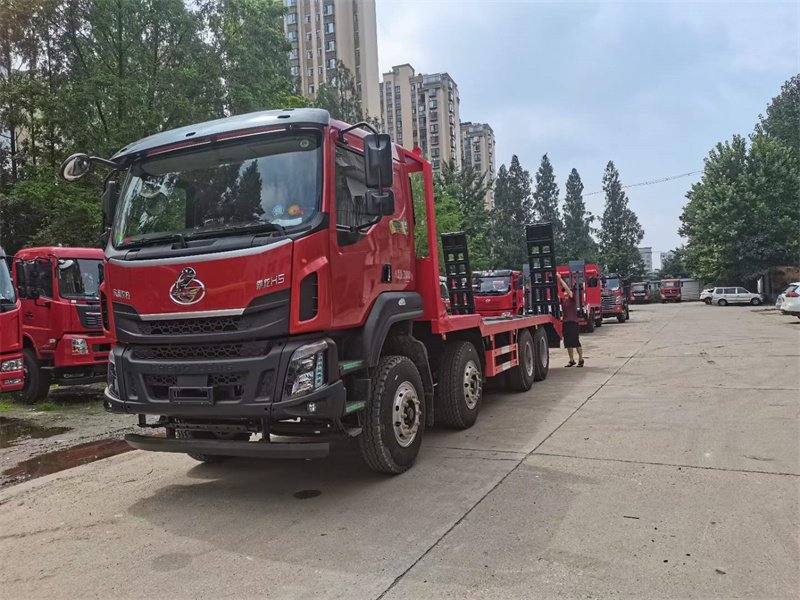 國(guó)六柳汽前四后八平板運(yùn)輸車(chē)口碑好