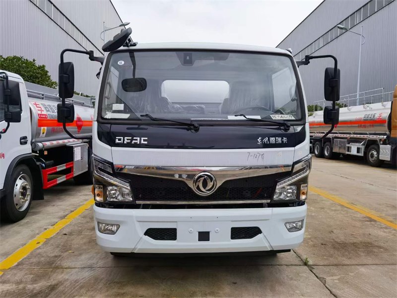 東風(fēng)福瑞卡8噸加油車廠家現(xiàn)車出售
