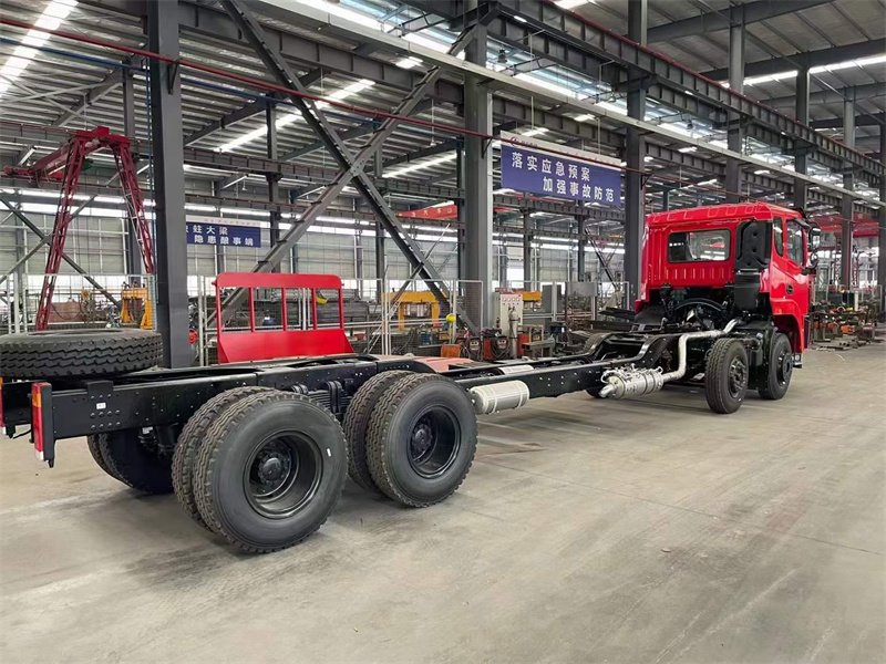 國六東風(fēng)錦程前四后八凹板車圖片