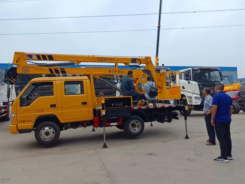 福田小卡之星13.5米藍牌高空作業(yè)車實力不容小覷