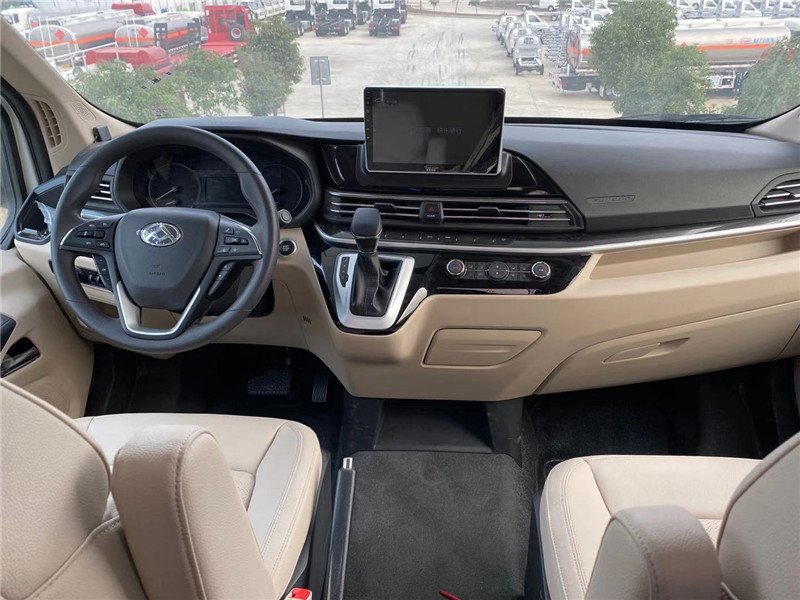 大通V90大額頭C型房車三胎也夠用