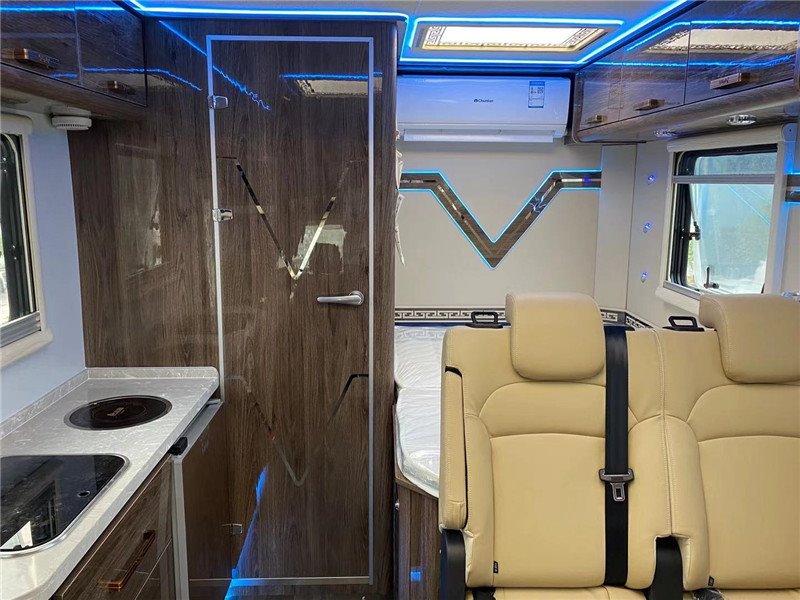 大通V90大額頭C型房車三胎也夠用