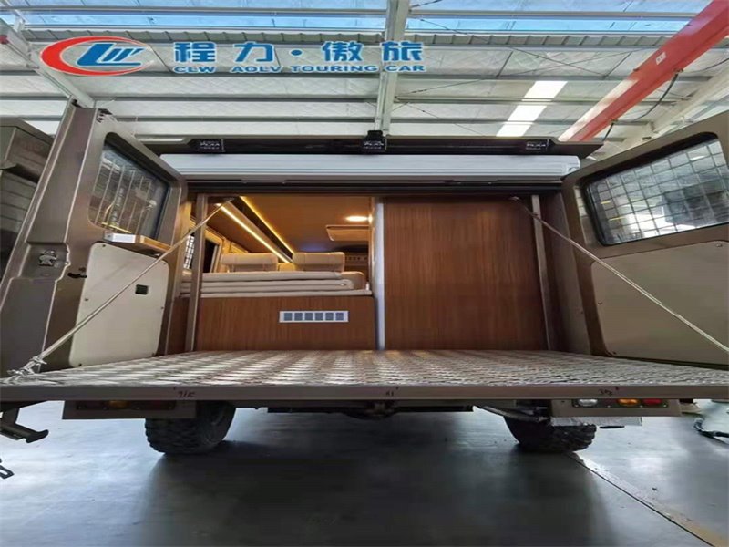 房車(chē)依維柯2046四驅(qū)越野價(jià)格咨詢(xún)