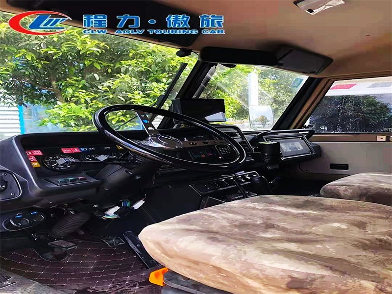 房車(chē)依維柯2046四驅(qū)越野價(jià)格咨詢(xún)