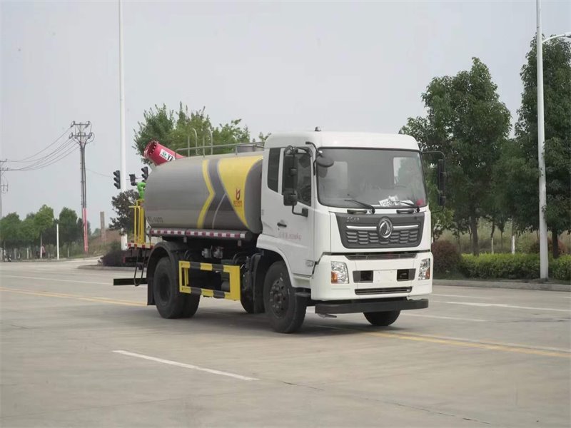 霧炮車東風(fēng)天錦的配置怎么樣