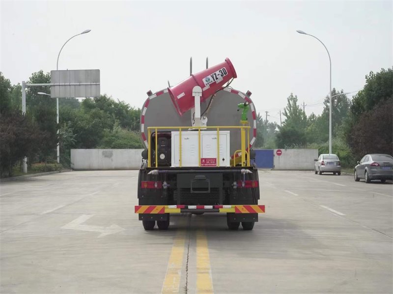 霧炮車東風(fēng)天錦的配置怎么樣