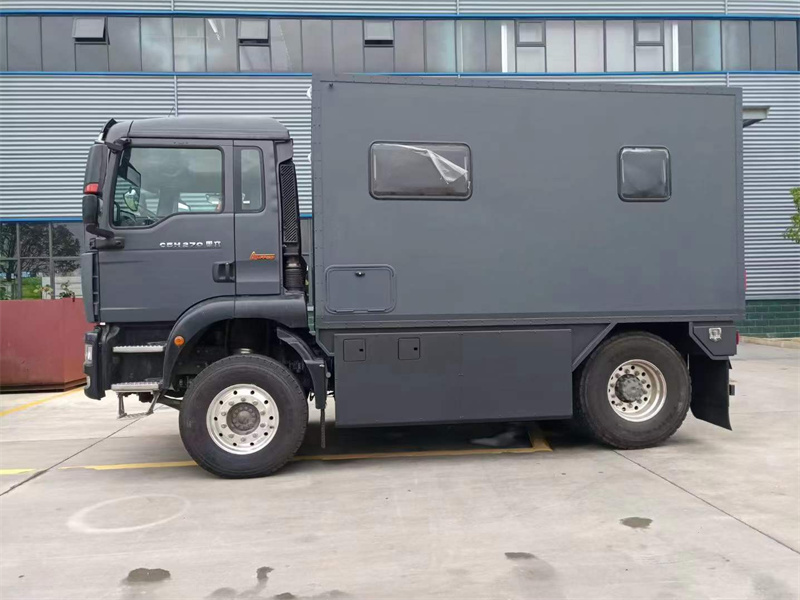藍(lán)牌越野房車重汽汕德卡現(xiàn)車有售