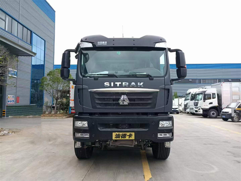 藍(lán)牌越野房車重汽汕德卡現(xiàn)車有售