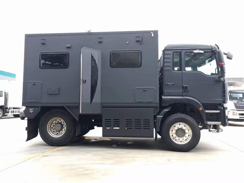 藍(lán)牌越野房車重汽汕德卡現(xiàn)車有售