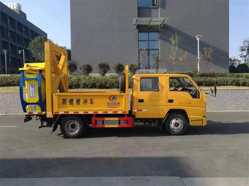 防撞緩沖車駕駛技巧