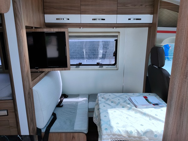 江鈴福特全順C型房車