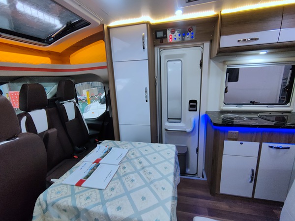 江鈴福特全順C型房車