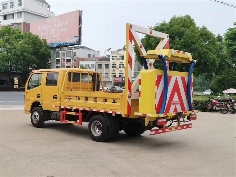 東風(fēng)D6藍(lán)牌防撞緩沖車生產(chǎn)廠家