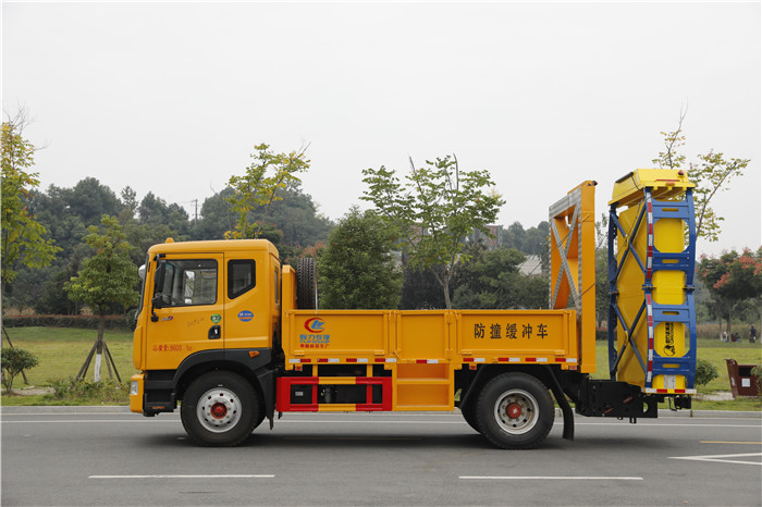 江鈴藍(lán)牌防撞車